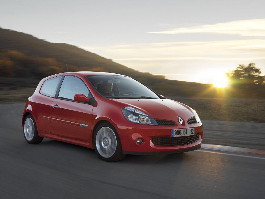  Renault Clio R.S. 2.0 16V 2006 года  (фото 3 из 125)